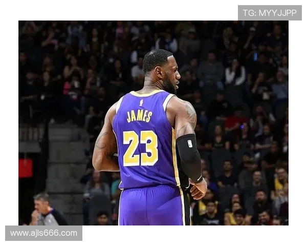 原创41岁詹皇回归仍强势，场均两双压制东契奇，却暴露老态：出场赢球反倒减少